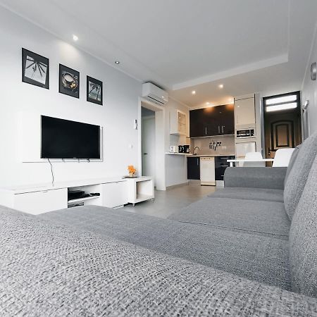 Apartment La Fiesta อาโรนา ภายนอก รูปภาพ