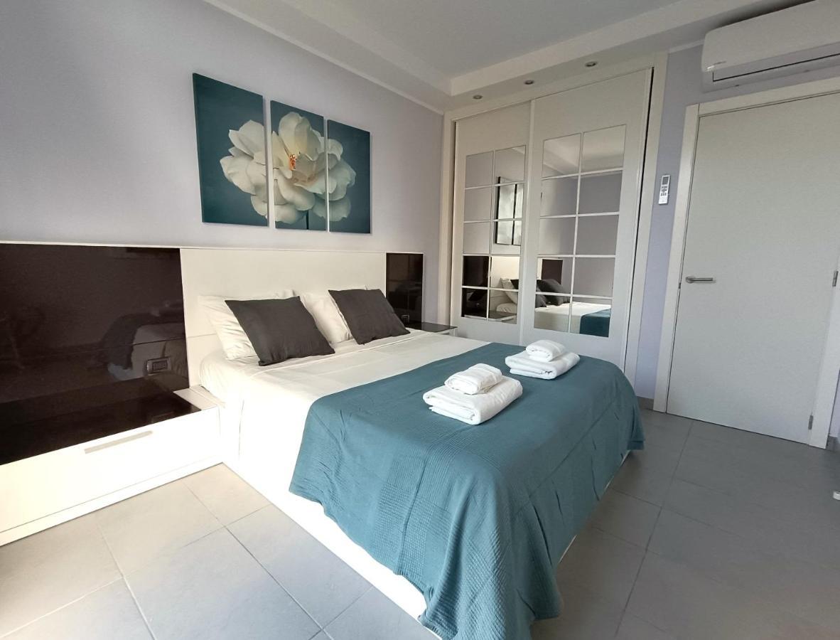 Apartment La Fiesta อาโรนา ภายนอก รูปภาพ